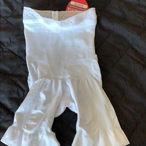 Body shaper, white new size medium